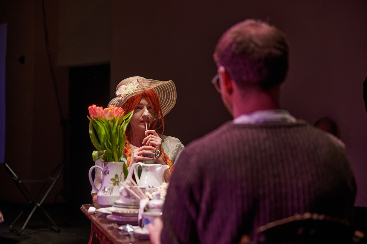 Interaktiv performance: THE ARTIFACT IS PRESENT